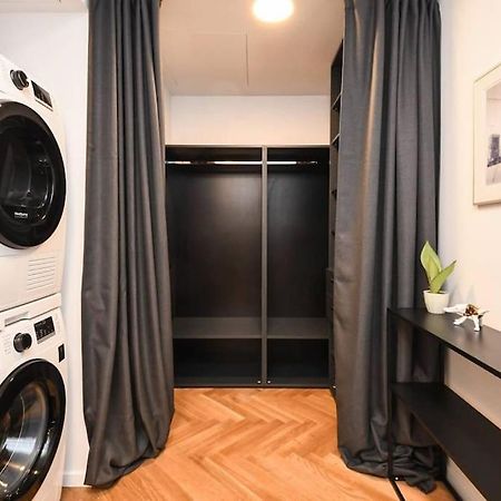 Skypark Luxury Apartment With Skyline View & Free Parking Pressburg Exterior foto