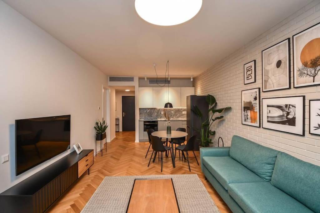 Skypark Luxury Apartment With Skyline View & Free Parking Pressburg Exterior foto