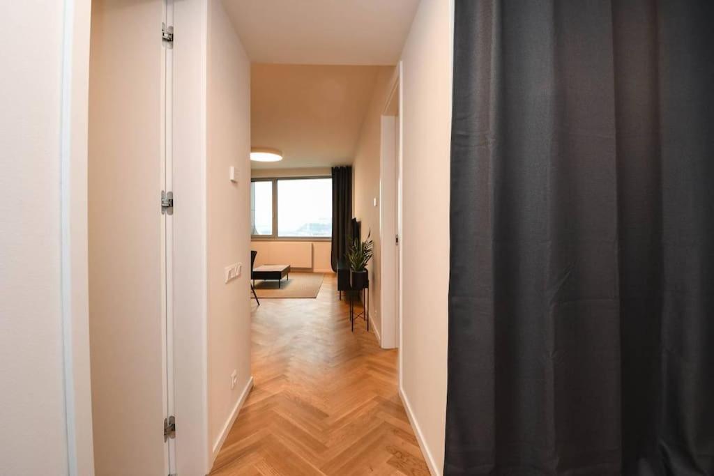 Skypark Luxury Apartment With Skyline View & Free Parking Pressburg Exterior foto