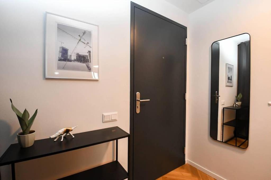 Skypark Luxury Apartment With Skyline View & Free Parking Pressburg Exterior foto