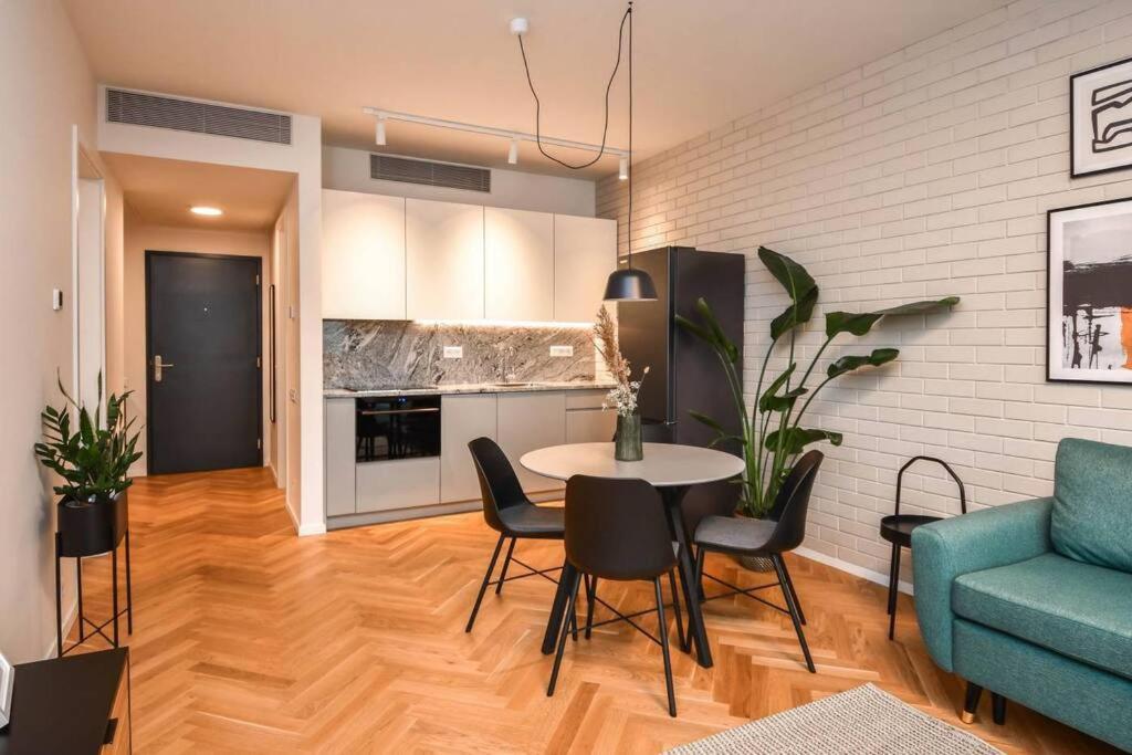 Skypark Luxury Apartment With Skyline View & Free Parking Pressburg Exterior foto