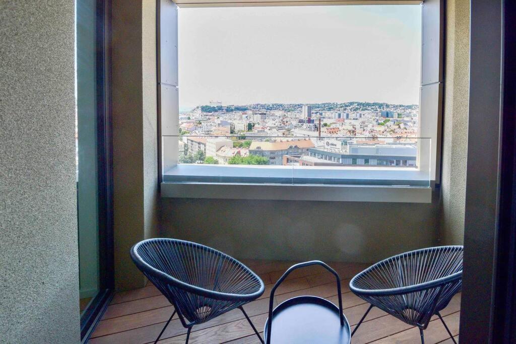 Skypark Luxury Apartment With Skyline View & Free Parking Pressburg Exterior foto